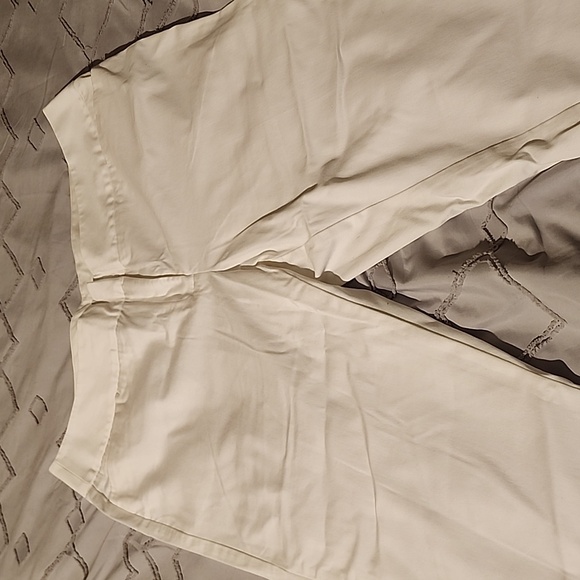 Worthington Pants - Worthington, modern fit capri's, Size 16, White.